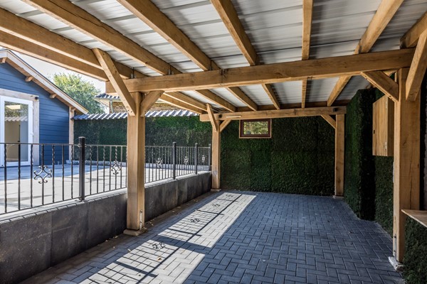 Foto - Te koop: Een woning voor de toekomst met een energielabel van A+++ met een multifunctionele ruimte      (ca 25 m2) en tuin met eiken overkapping en grote eiken carport in het Heuvelland.